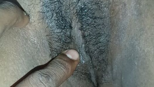 Indisches dorfmädchen masturbiert im zimmer und hat spaß