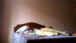 Kasachische Schlampe wird von ihrem Nachbarn gefickt, während ihr Ehemann bei der Arbeit ist