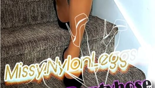 MissyNylonLeggs - Suntan Pantyhose Staircase Provocação 💋