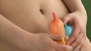 Riesige Titten Japanerin mit Kondom-Ballons
