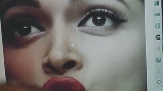 Komm auf den heißen roten Lippen von Deepika Padukone