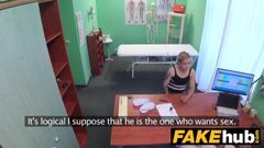 Fake Krankenhausarzt bringt Gefühl mit Fick zurück zur Muschi