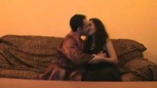 Индийский секс в лаундже в любительском видео