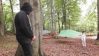 Creampie mit einem Fremden auf dem Campingplatz