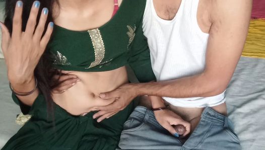 Unbefriedigte muslimische bhabhi salma mit dickem arsch wird von ihrem hinduistischen liebhaber Ankit hardcore wie eine hure gefickt. Ehefrau betrügt ihren ehemann.
