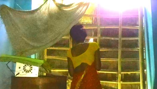 Dorf bhabhiji nahm das wasser ihres mannes auf ihre bücher
