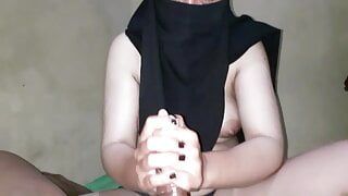 Mein Loch mag Finger mit Hijab, MILF und Blowjob