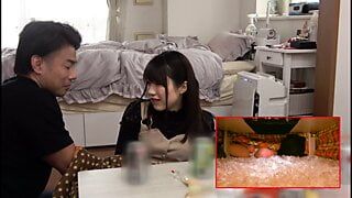 Giocando segretamente trucchi nel kotatsu. L'amica del suo ragazzo mi tradisce per del sesso davvero crudo!