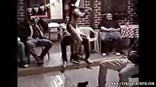 Cuckold-archief Sissys stripper vrouw doet lapdance