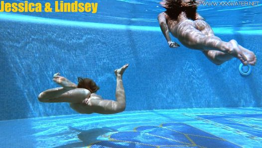 Lindsey Cruz en Jessica Lincoln genieten van elkaars lichaam