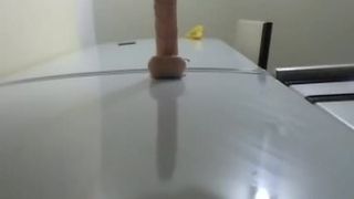 Geil en ondeugend plezier maken met een dildo