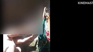 Desi Bhabhi Ji badet zu Hause, nacktes heißes Möpsen-Video, dicker Arsch