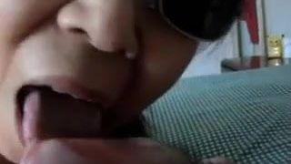 Tolle Action für eine chinesische behaarte Reife mit Sonnenbrille