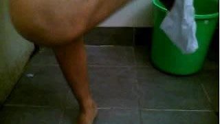 Malaysische indische Schlampe masturbiert mit Webcam