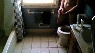 Männer masturbieren im Badezimmer. Arabische Männer pinkeln