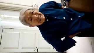 Китайская 75-летняя бабушка получает кримпай