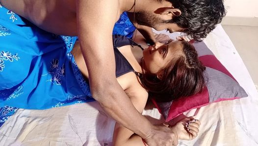 Indisches Paar, selbstgedrehtes Liebesvideo mit Desi Ehefrau, Muschi, nimmt großen Hindi-Schwanz rein mit Abspritzen