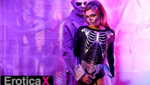 Eroticax ist eine sexy Zombie-romantische Halloween-Überraschung