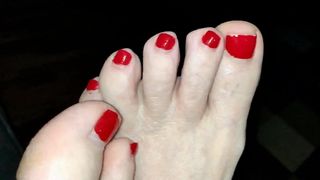 Ich liebe die schmutzigen Zehen und Füße meiner Ehefrau