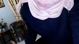 Indonesisches Hijab-Mädchen -Faradina- (Sitzung 1)