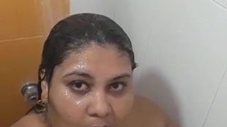 Meine wunderschöne Latina BBW-Dusche Teil 1