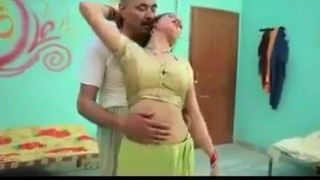 Indische frisch verheiratete Ehefrau, heißer Sex, romantische Szene