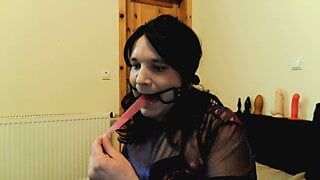 Sissy Gag-Schleuder voller Sperma-Creampie