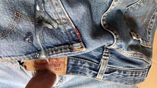 Zweimal abspritzen auf mein Levis 501