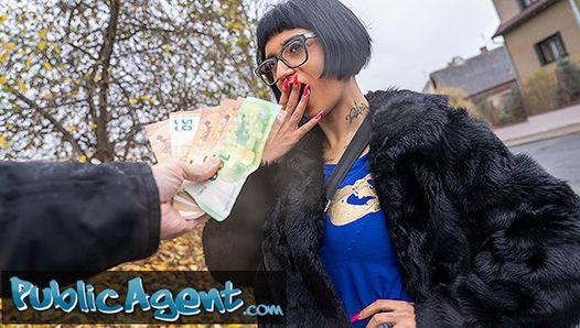 Die öffentliche Agentin, französisches Schätzchen Candy Scott, bekommt ihre nasse Muschi von einem großen Schwanz gefüllt