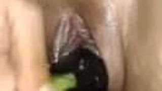 Desi MILF Bhabhi masturbiert mit Brustwarzen &amp; Squirting