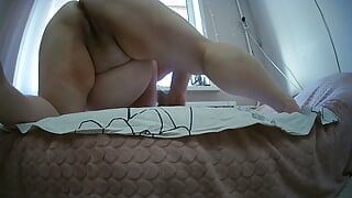 Meine stiefschwester masturbiert ihre muschi mit einem großen spielzeug