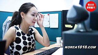 Heiße koreanische Büro-MILF