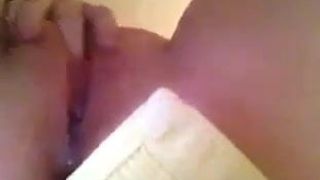girl use sex toy to cum