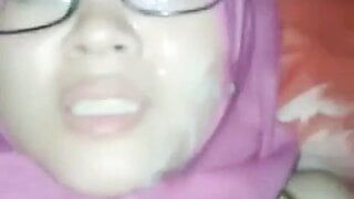 Desi Malay Cum facial jilbab tudung