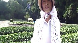 Donna matura che gestisce una piantagione di tè a Shizuoka, decide di apparire Av alcuni anni fa