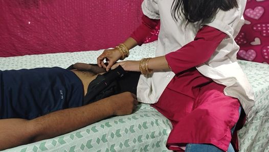 Indische schöne Ärztin wird von patienten gefickt