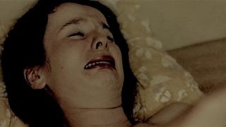 Обнаженная Emily Watson - разбивание волн (1996)