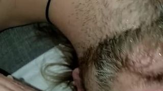 Schwedischer Amateur-Porno leckt Muschi und bekommt Gesichtsbesamung