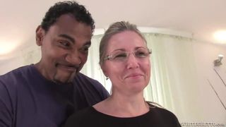 Stiefmoeder heeft seks met een vriend