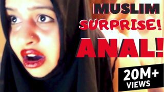 Mädchen mit einem dicken Arsch in einem Hijab bekommt Hardcore-Anal
