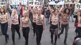 Femen protestiert oben ohne in Frankreich
