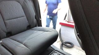 Vakuum-Blowjob bei der Autowäsche