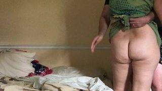 Spanking wifes fetten Arsch und kommt auf meinen Schwanz