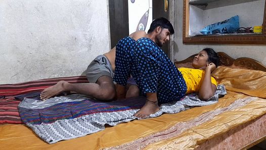 18-jähriges indisches tamilisches Paar fickt mit geilem, dünnen Sex-Guru, der seiner Freundin Liebe gibt