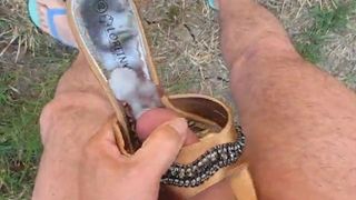 Outdoor-Cumshot-Show auf Top-Heels 002