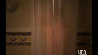 Judith Baribeau: Sexy Shower Girl - Nervenkitzel beim Kill