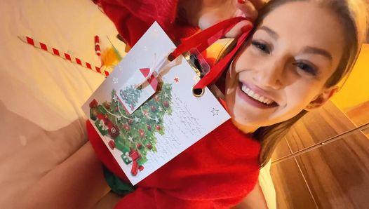 Tiffany tatum und leon lambert sprechen über Filme und sie nimmt einen cumshot von Leon in einem Brief an den Weihnachtsmann zu Weihnachten und Neujahr auf