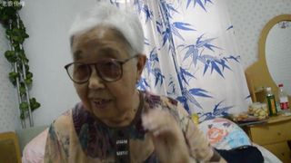 Asiatische 70+ Oma