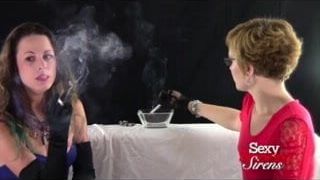 Курящий фетиш - французская блондинка и брюнетка вдыхают