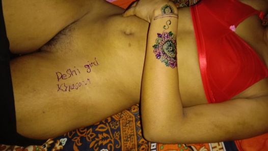 Indisches mädchen genoss es, den penis ihres jüngeren stiefbruders in ihre muschi zu einführen